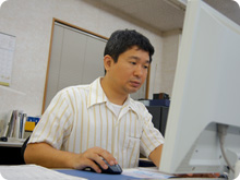 李